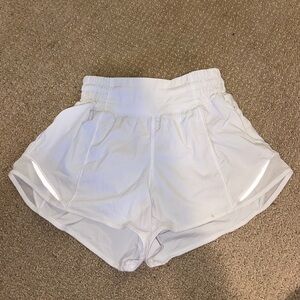 NWOT White Lululemon High Rise Hotty Hot Short 2.5”